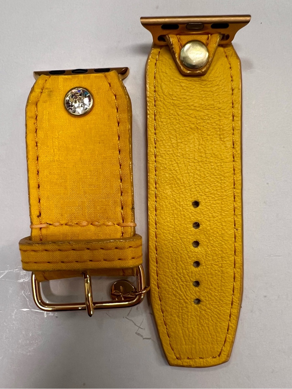 Fendi Yellow Spark*l band for Apple Watch
Small apple adapters - Picture 3 of 4